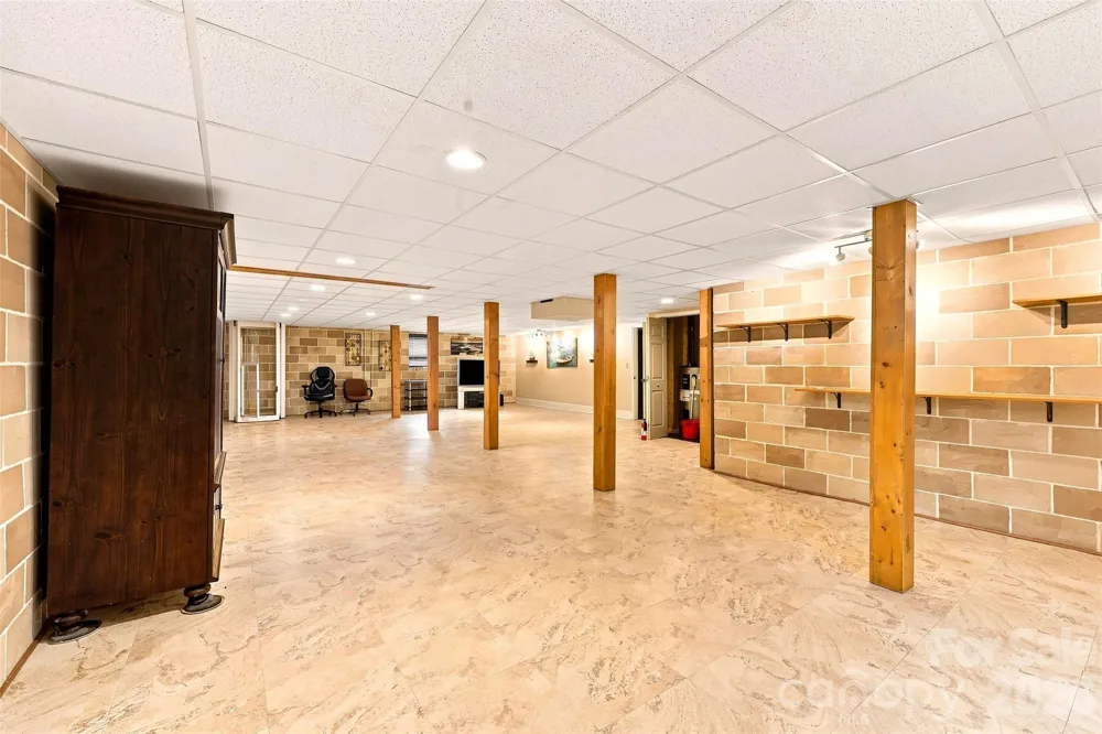 199 Bethlehem Manufacturing Lane Hickory, NC 28601