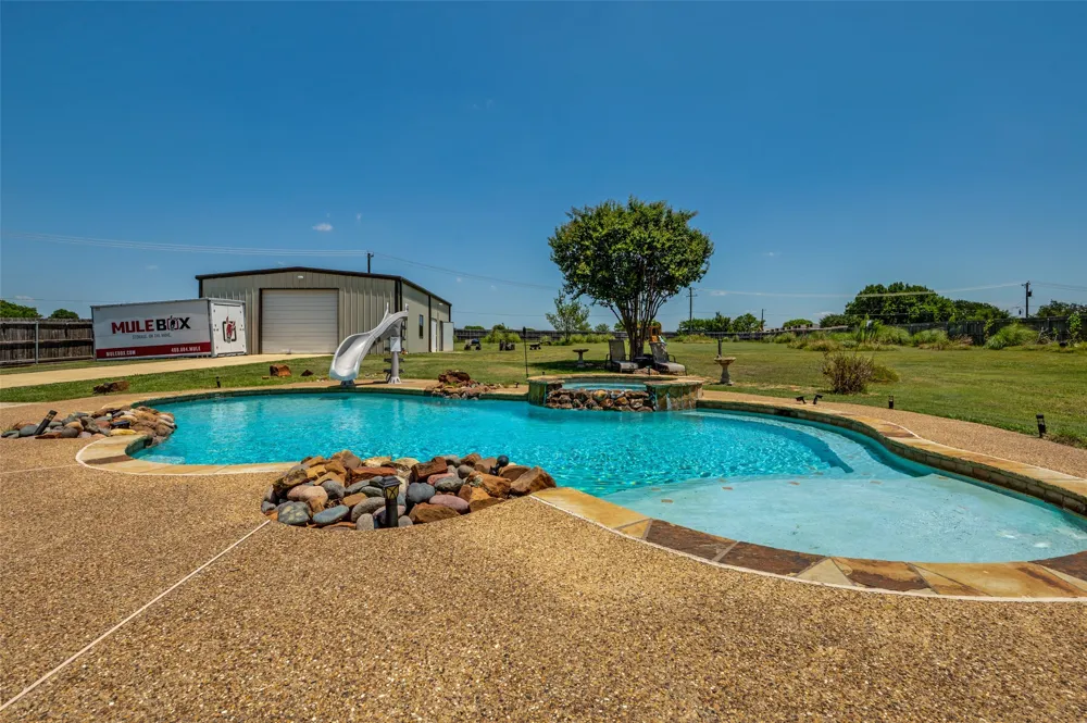 2806 Cinnamon Springs Road Glenn Heights, TX 75154