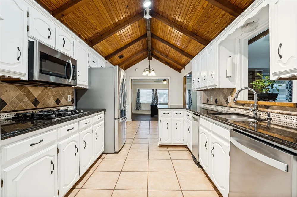 2806 Cinnamon Springs Road Glenn Heights, TX 75154