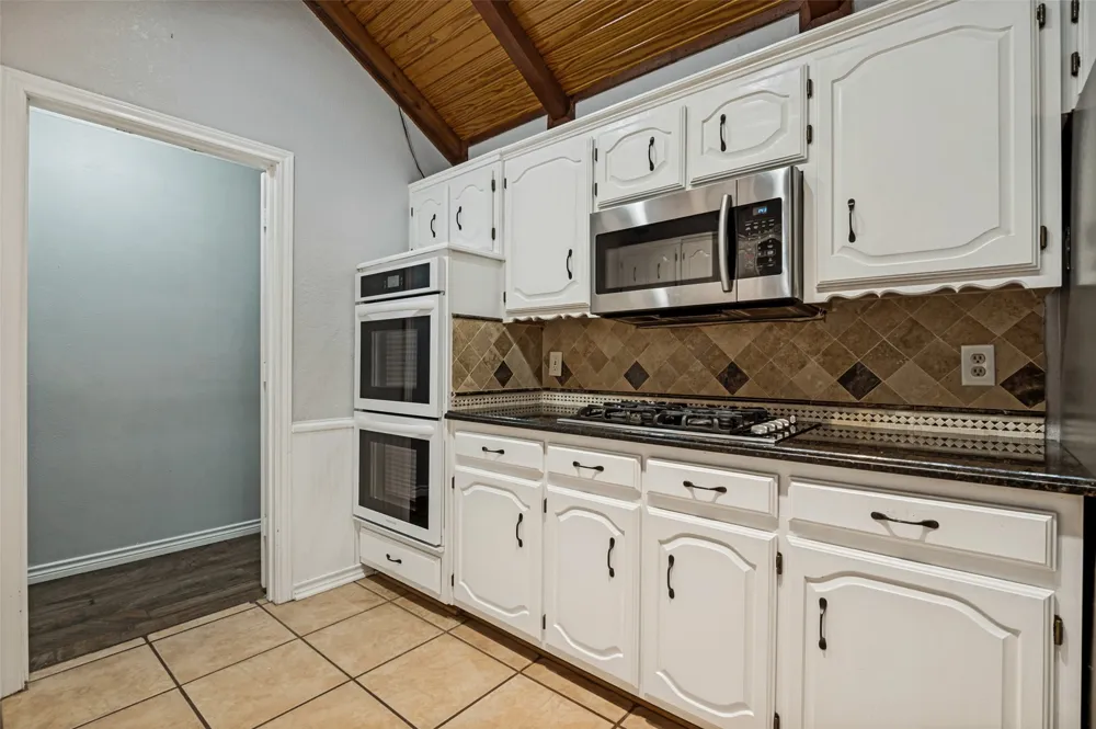 2806 Cinnamon Springs Road Glenn Heights, TX 75154