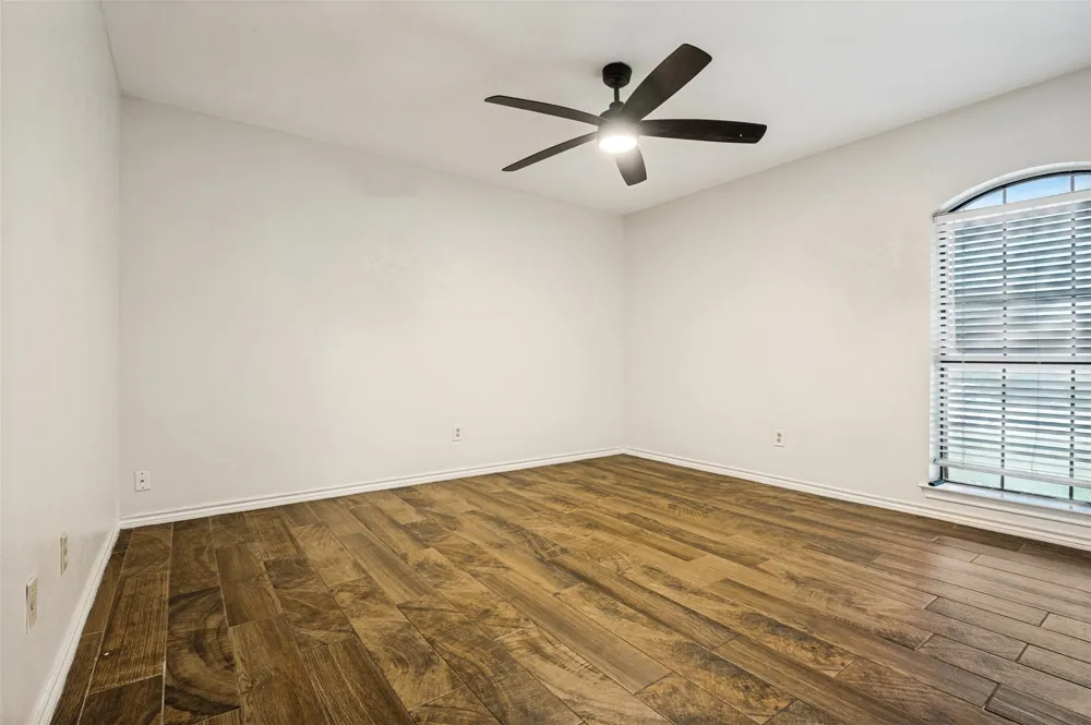 2806 Cinnamon Springs Road Glenn Heights, TX 75154