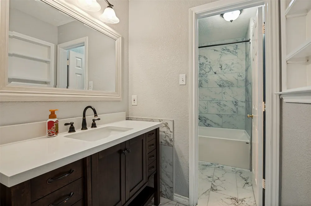 2806 Cinnamon Springs Road Glenn Heights, TX 75154
