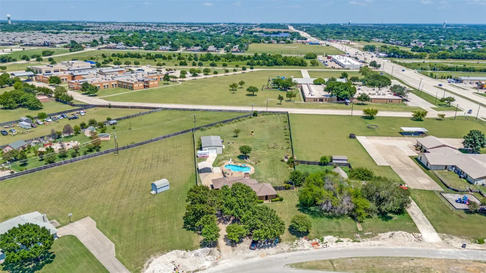 2806 Cinnamon Springs Road Glenn Heights, TX 75154