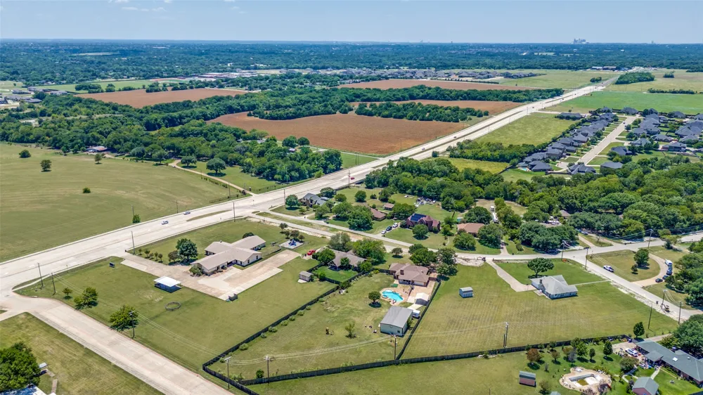 2806 Cinnamon Springs Road Glenn Heights, TX 75154