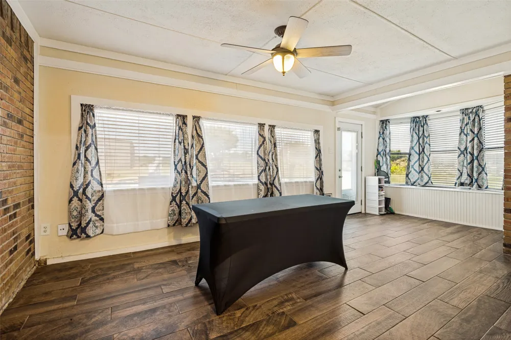 2806 Cinnamon Springs Road Glenn Heights, TX 75154