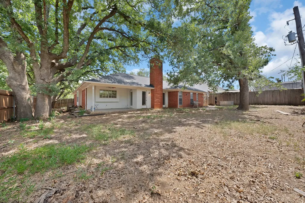 105 Arthur Drive Kennedale, TX 76060