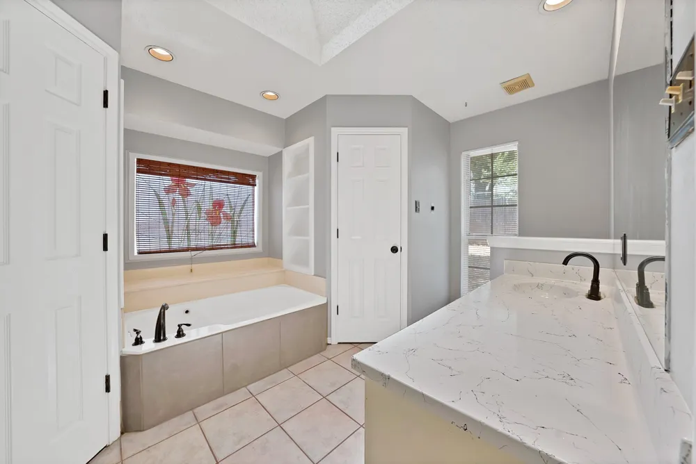 105 Arthur Drive Kennedale, TX 76060