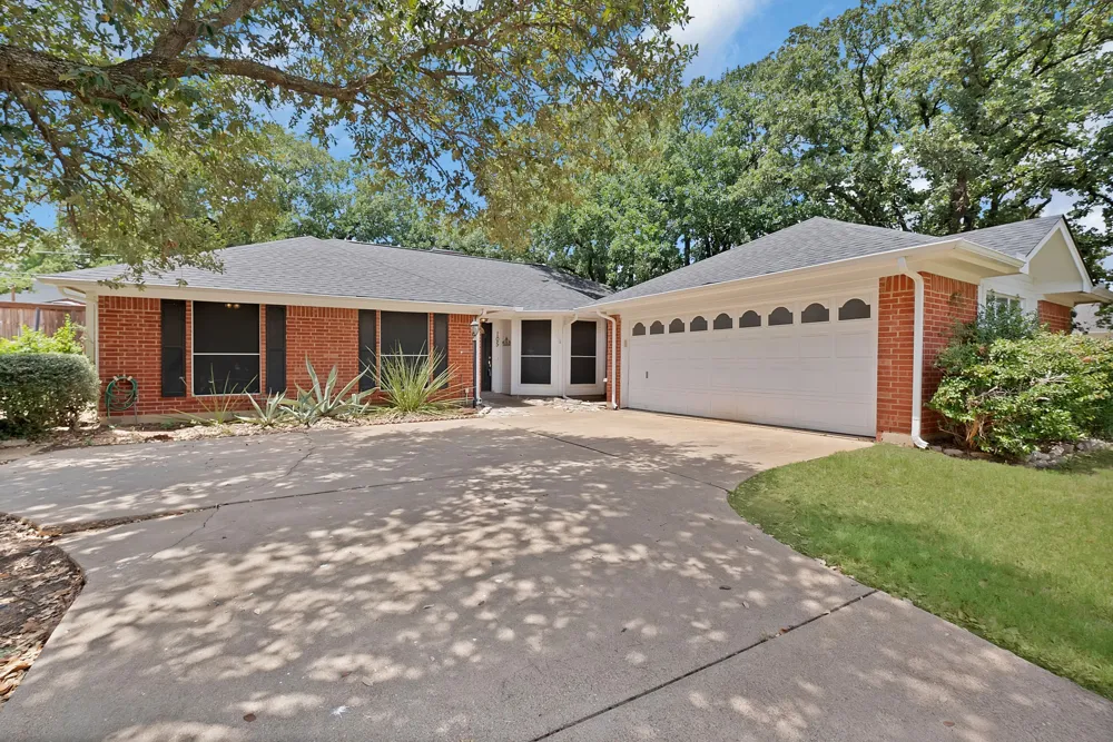 105 Arthur Drive Kennedale, TX 76060