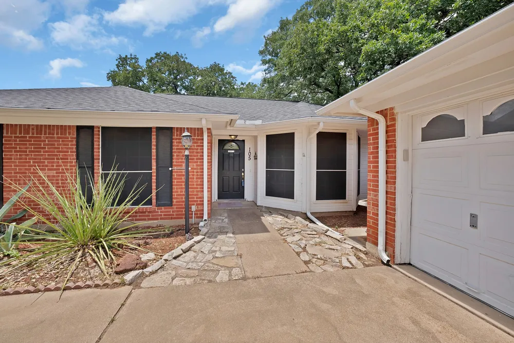 105 Arthur Drive Kennedale, TX 76060