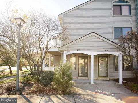 102 GREGORYS WAY #102