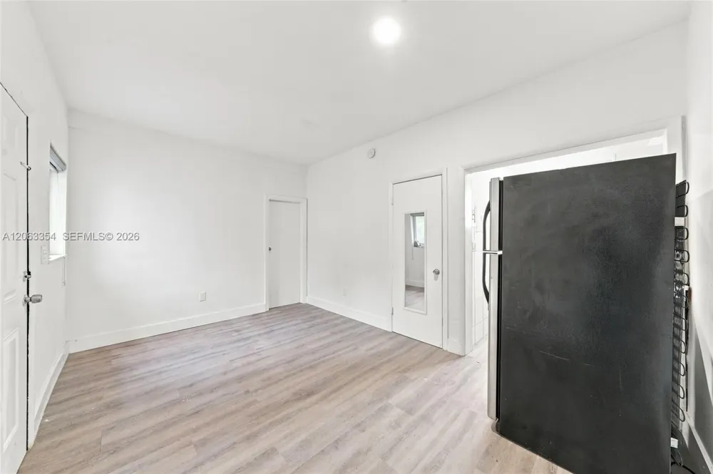 128 NW 9th Ave #4 Miami, FL 33128