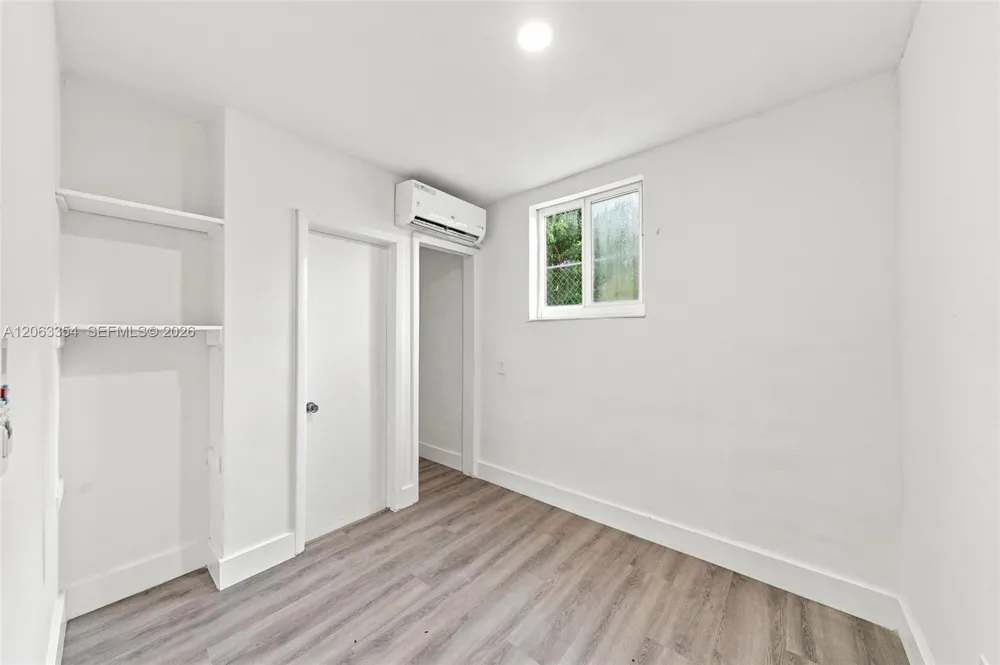 128 NW 9th Ave #4 Miami, FL 33128