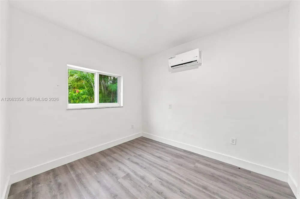128 NW 9th Ave #4 Miami, FL 33128