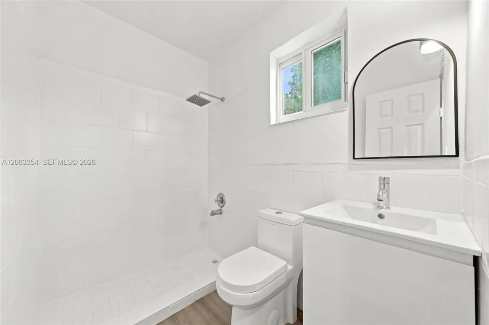 128 NW 9th Ave #4 Miami, FL 33128