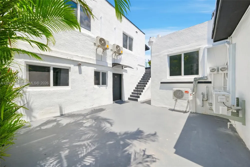 128 NW 9th Ave #4 Miami, FL 33128
