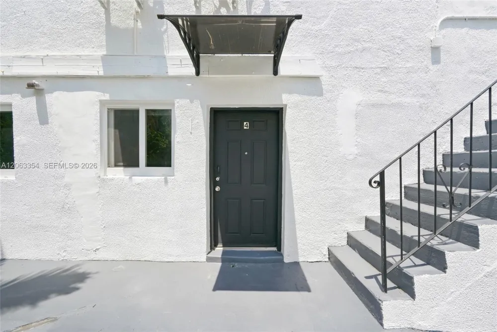 128 NW 9th Ave #4 Miami, FL 33128