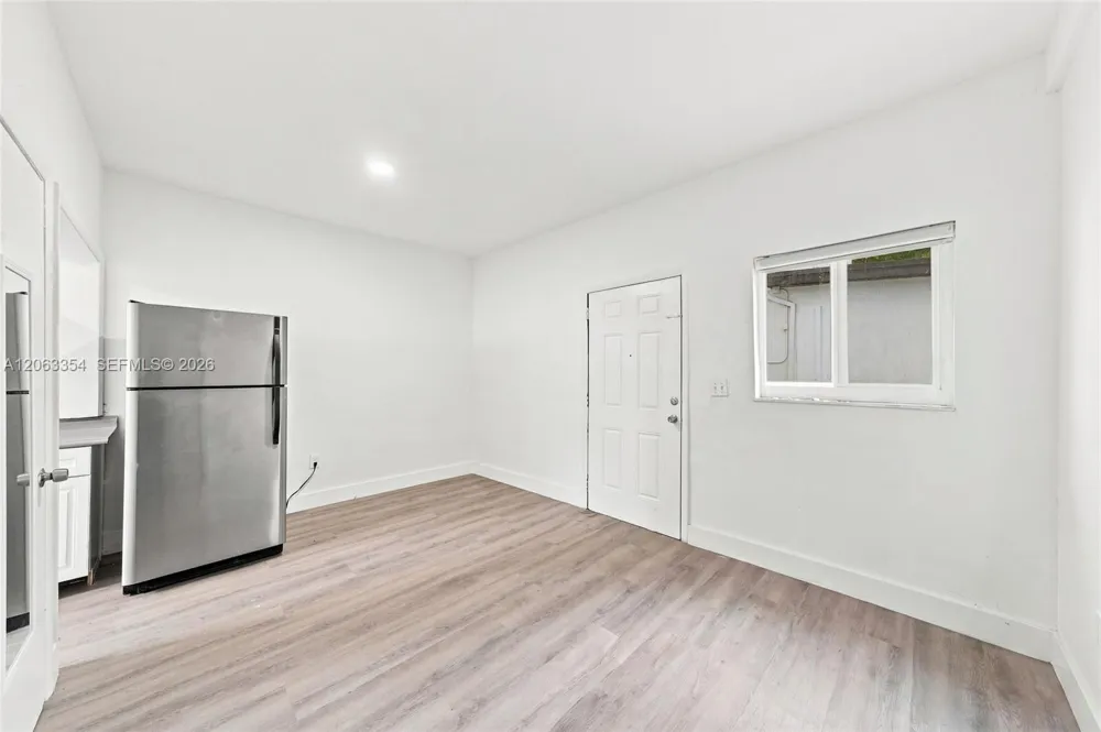 128 NW 9th Ave #4 Miami, FL 33128