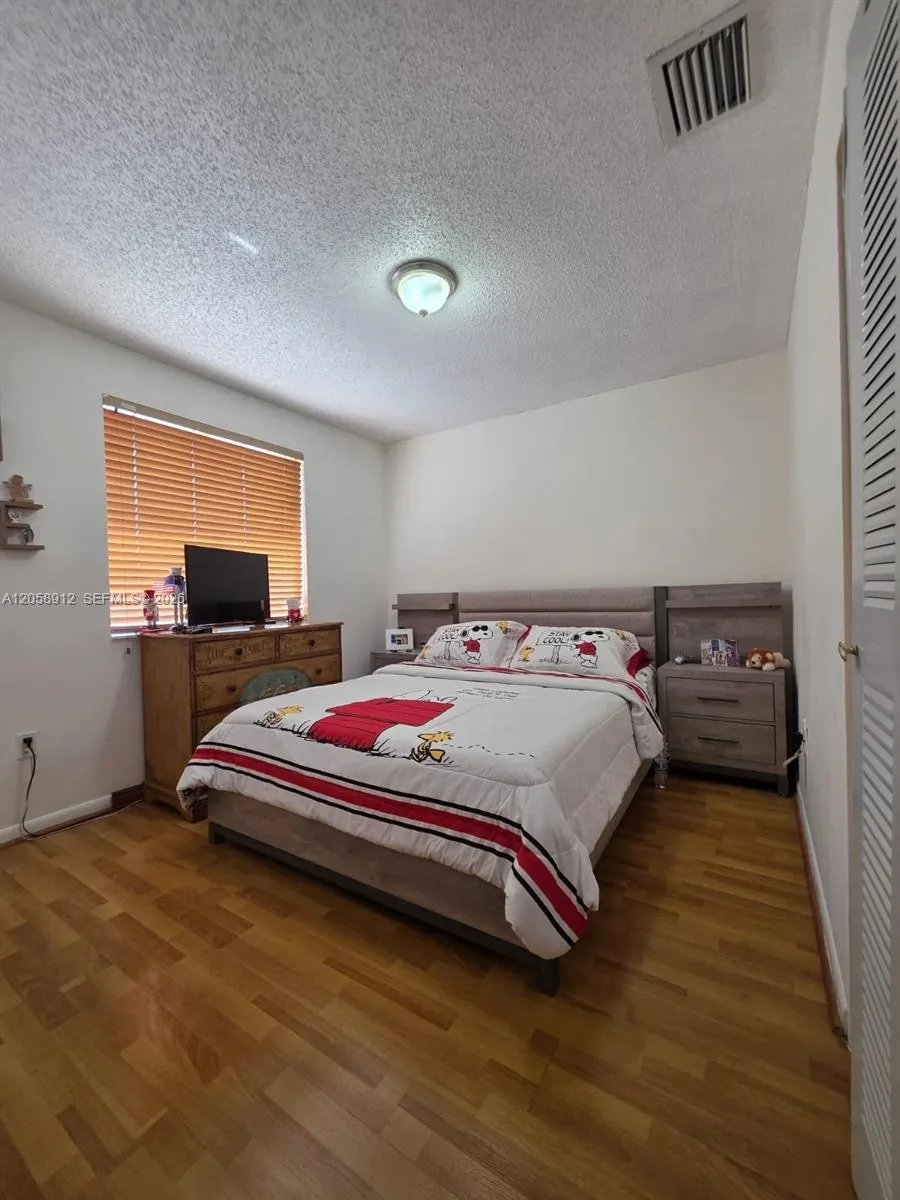 8085 NW 8th St #6 Miami, FL 33126