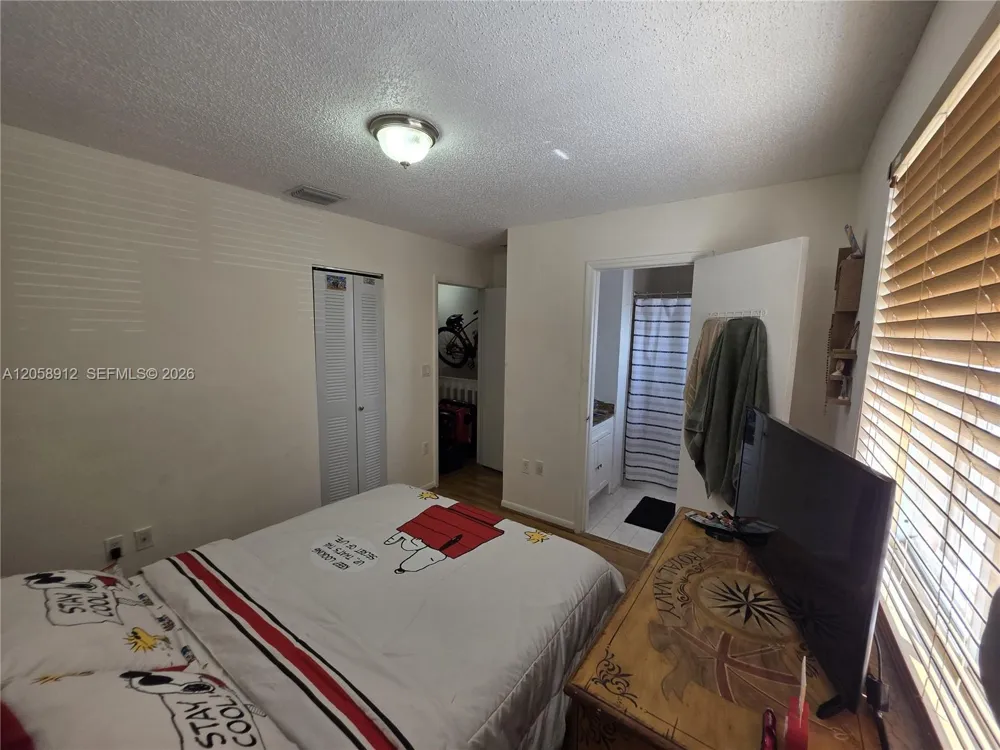 8085 NW 8th St #6 Miami, FL 33126