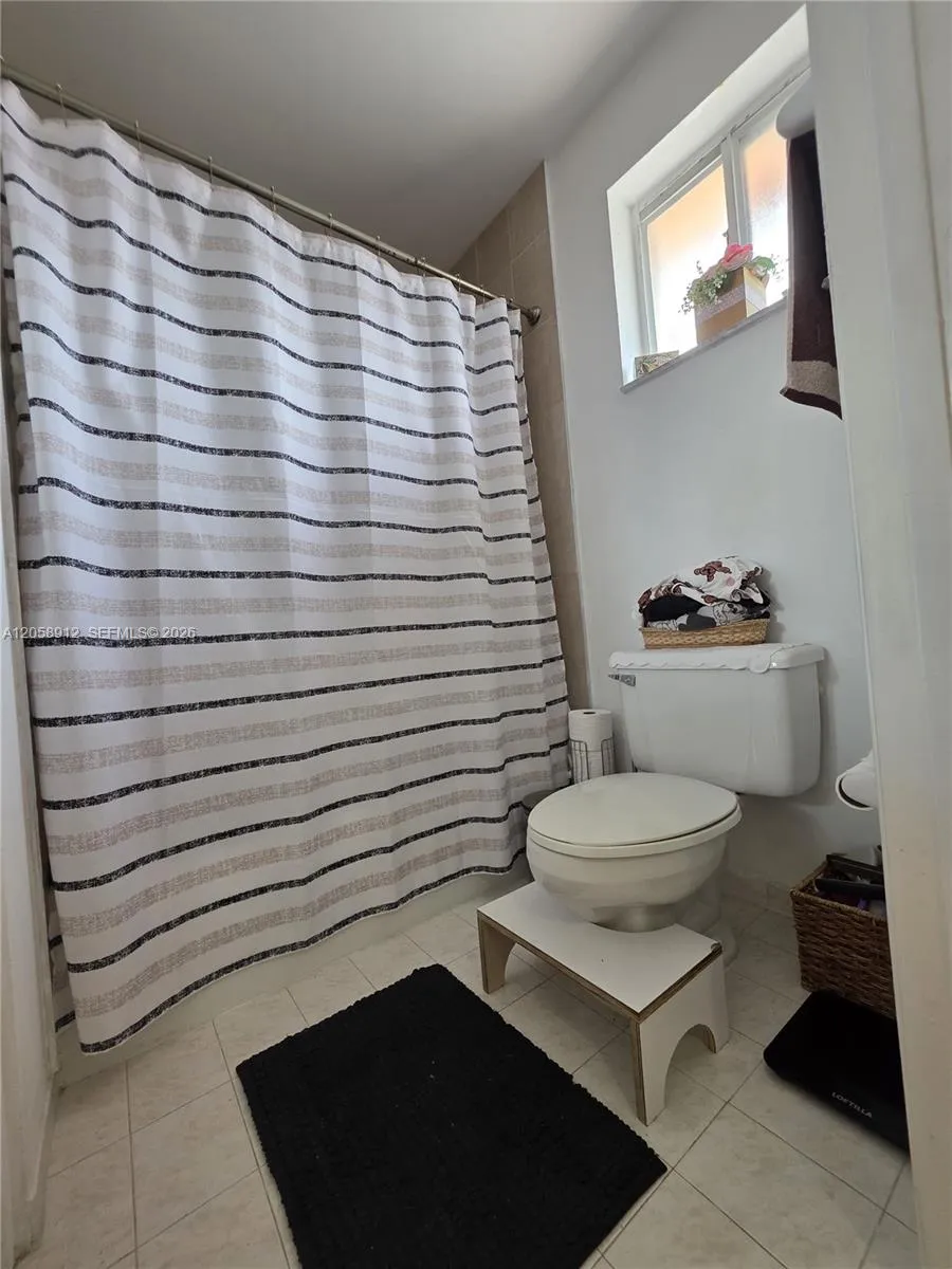 8085 NW 8th St #6 Miami, FL 33126