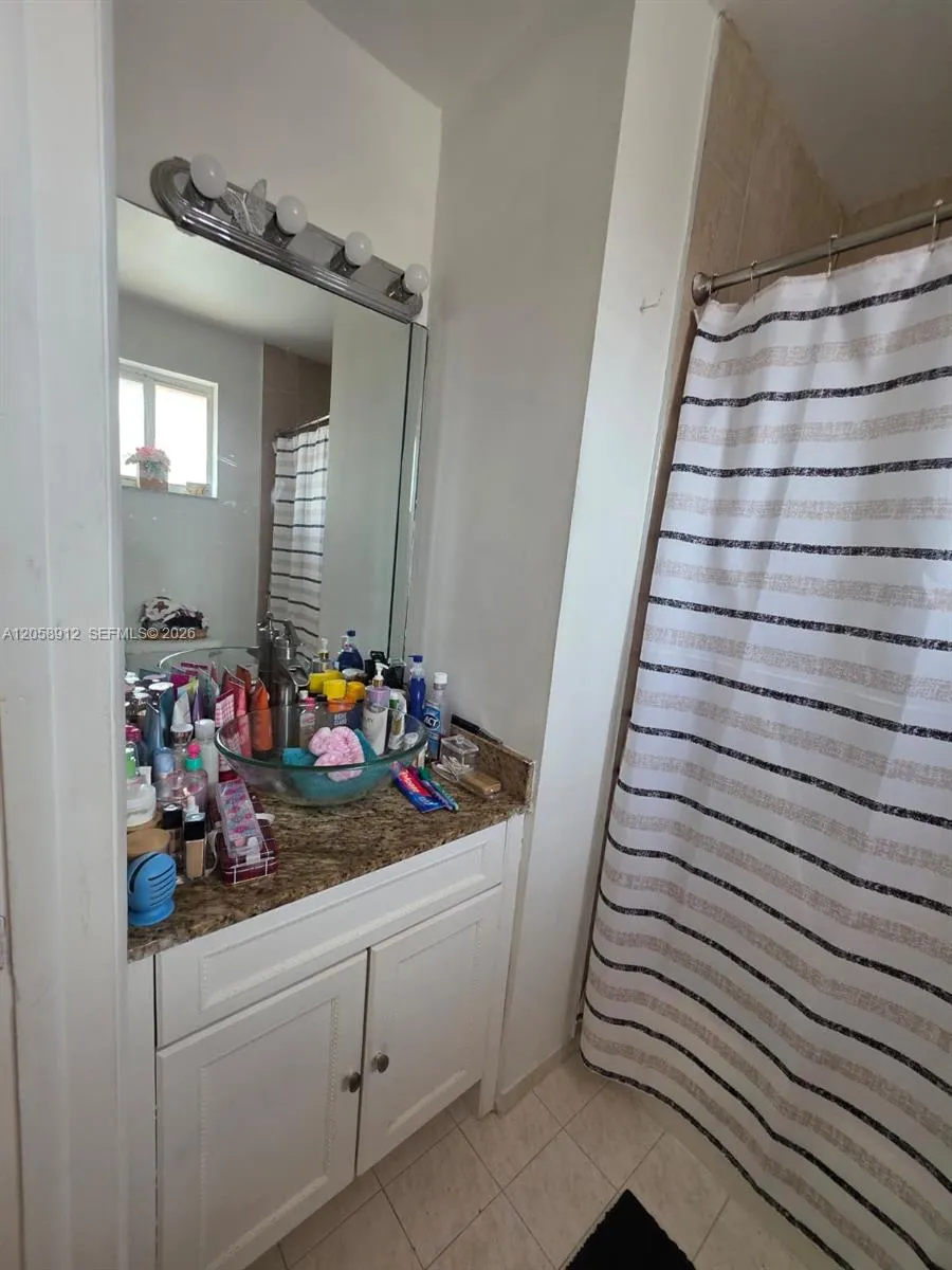 8085 NW 8th St #6 Miami, FL 33126