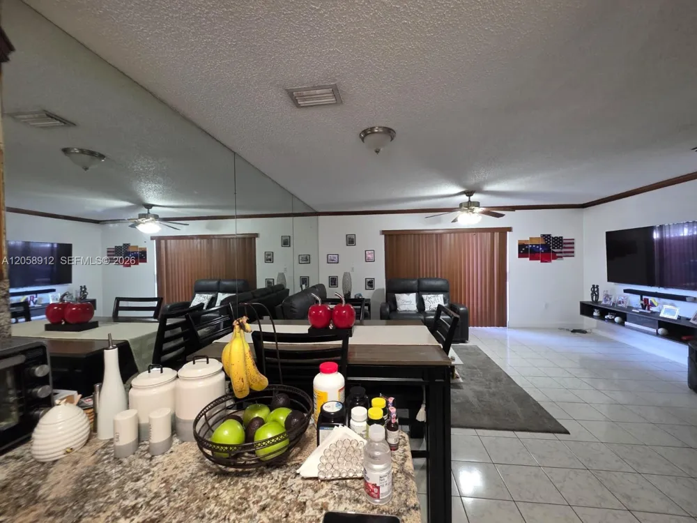 8085 NW 8th St #6 Miami, FL 33126