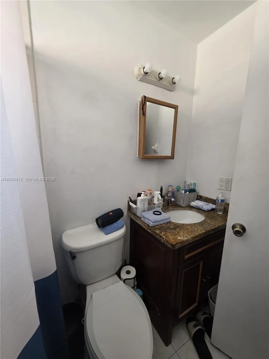 8085 NW 8th St #6 Miami, FL 33126
