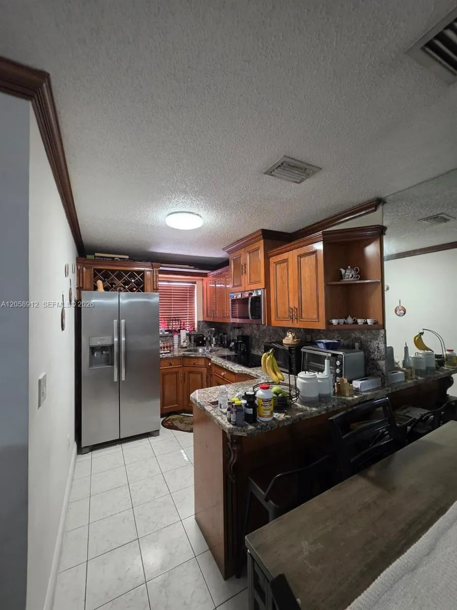 8085 NW 8th St #6 Miami, FL 33126