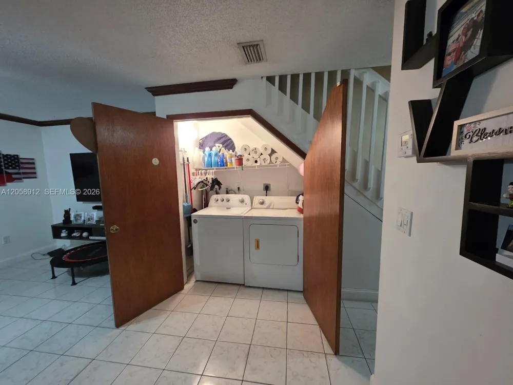 8085 NW 8th St #6 Miami, FL 33126