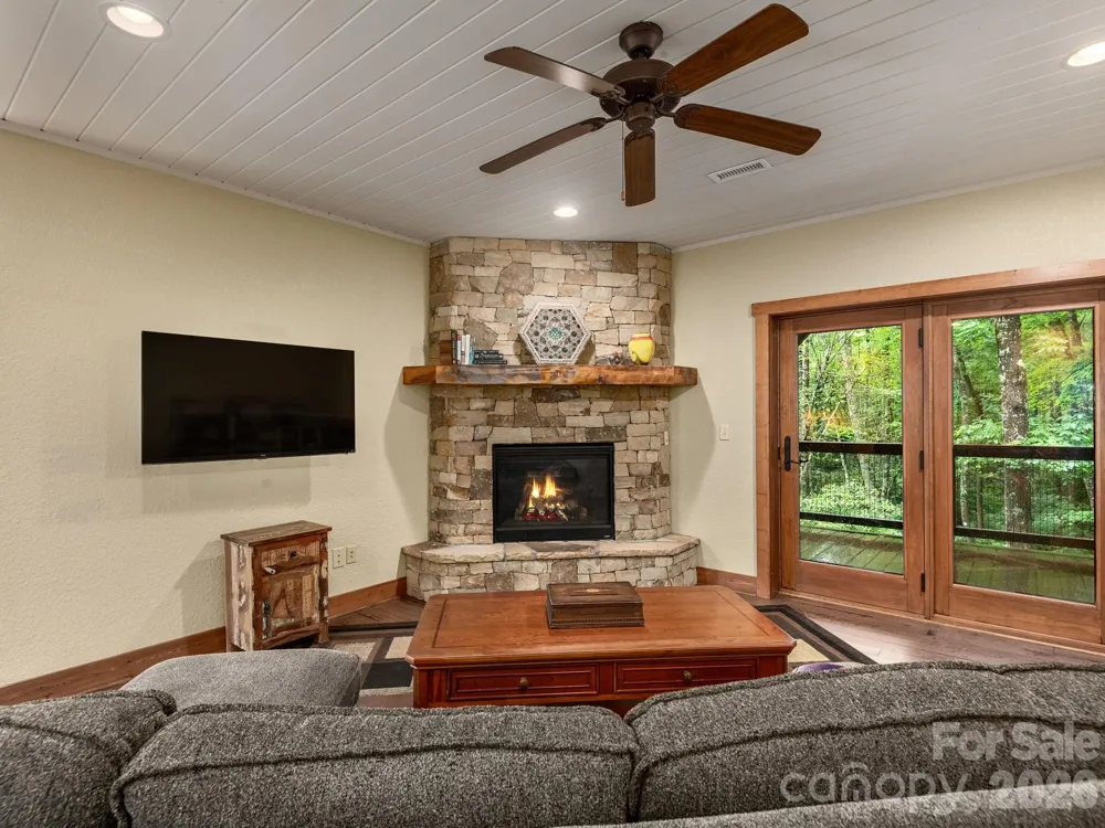 352 Celo Cove Drive #18 Burnsville, NC 28714