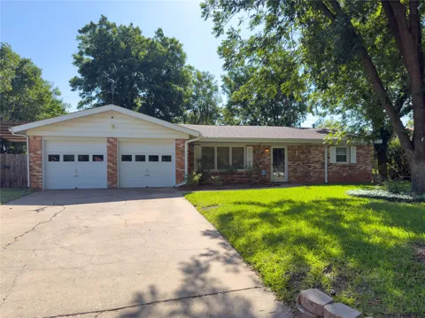2117 Oakwood Lane