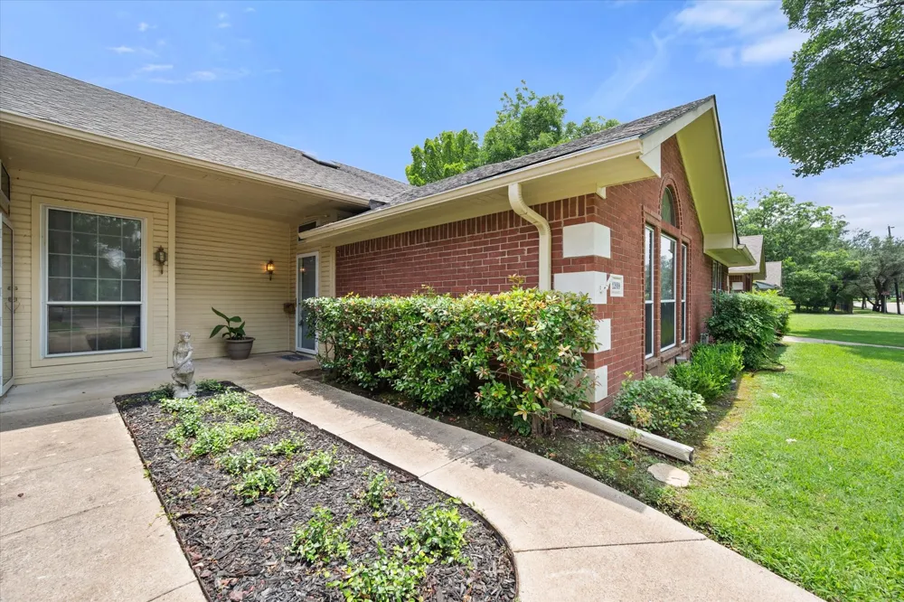 1209 W 3rd Avenue Corsicana, TX 75110