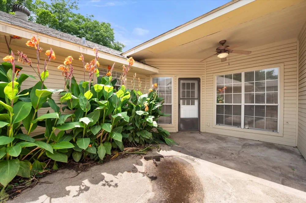 1209 W 3rd Avenue Corsicana, TX 75110