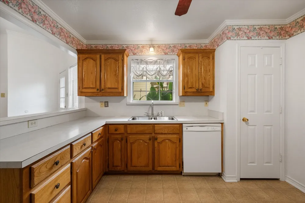1209 W 3rd Avenue Corsicana, TX 75110