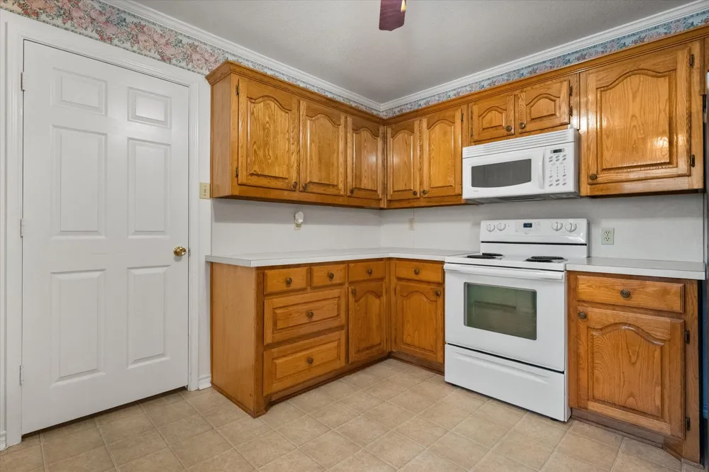 1209 W 3rd Avenue Corsicana, TX 75110