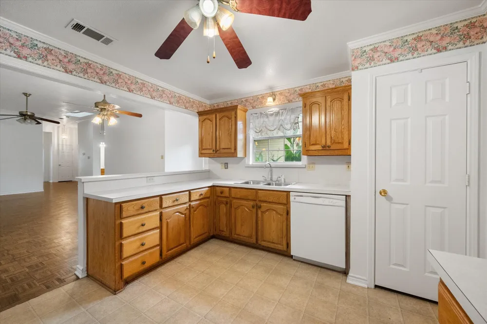 1209 W 3rd Avenue Corsicana, TX 75110