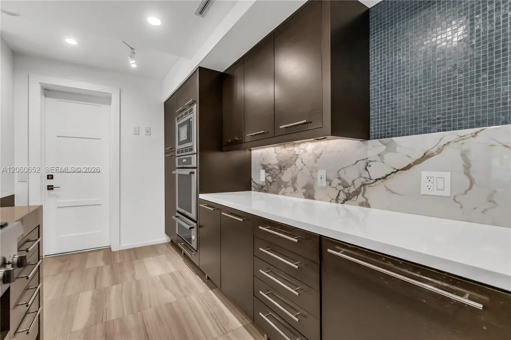 6840 Sunrise Pl Coral Gables, FL 33133