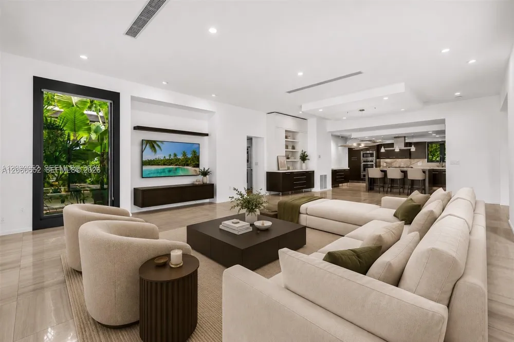 6840 Sunrise Pl Coral Gables, FL 33133