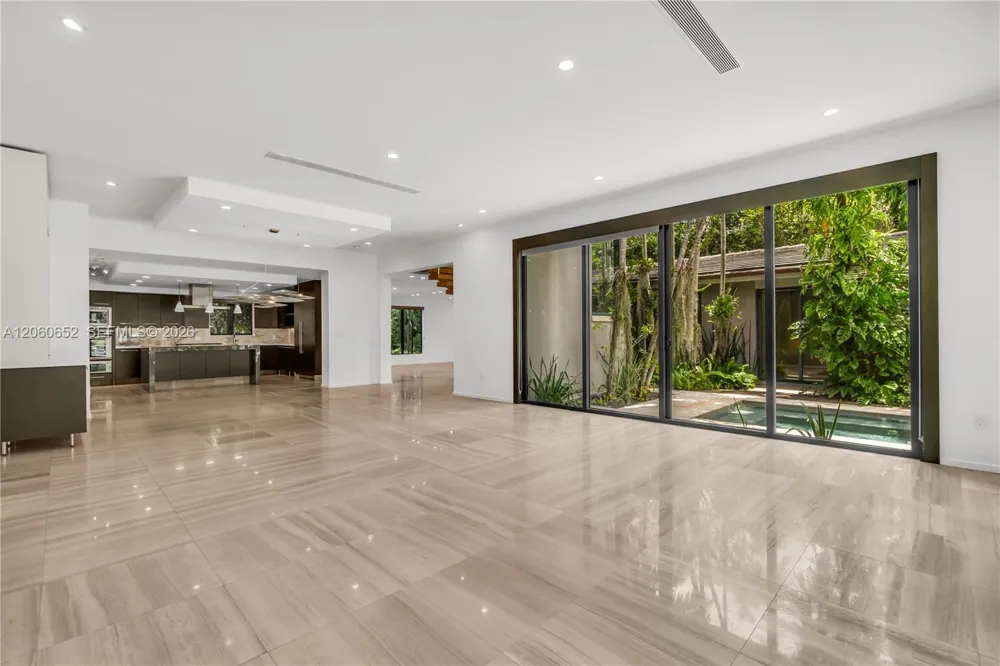 6840 Sunrise Pl Coral Gables, FL 33133