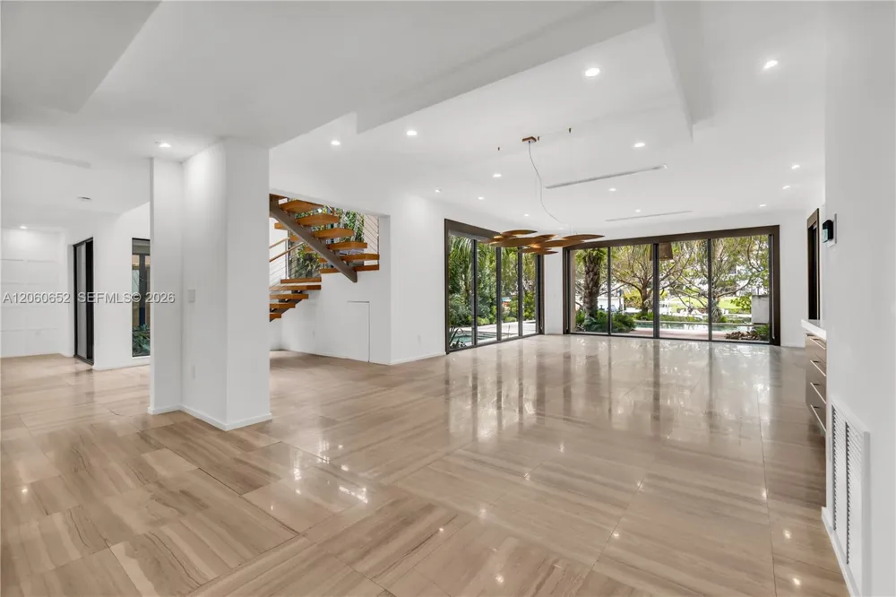 6840 Sunrise Pl Coral Gables, FL 33133