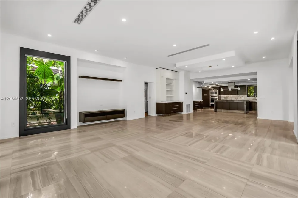 6840 Sunrise Pl Coral Gables, FL 33133