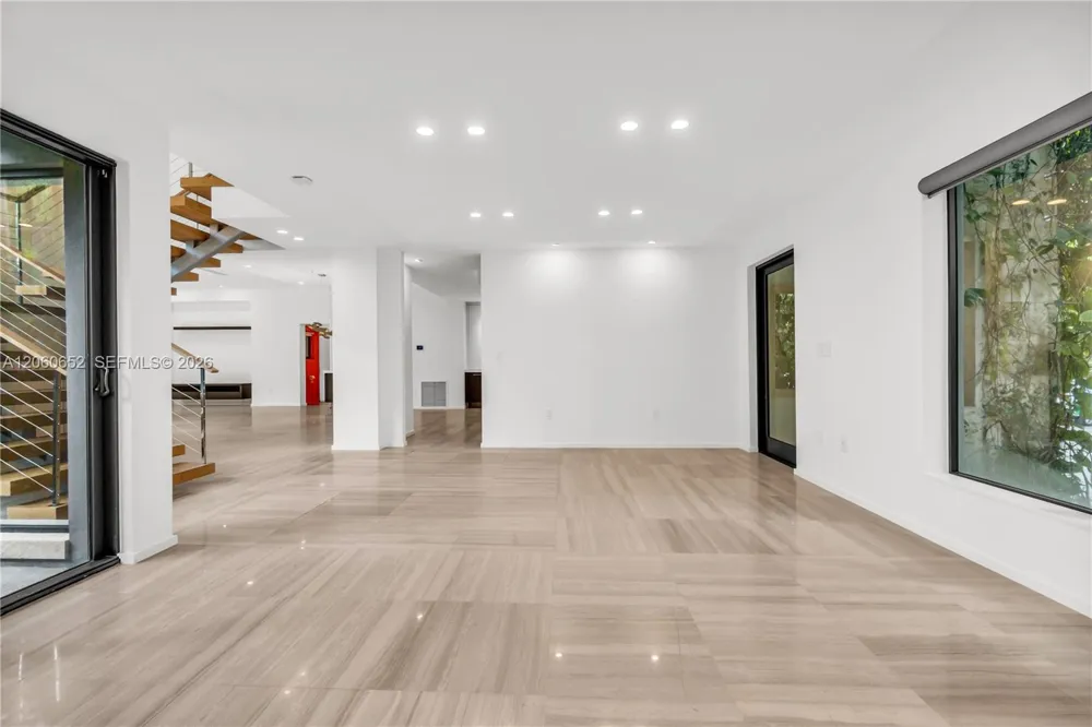 6840 Sunrise Pl Coral Gables, FL 33133