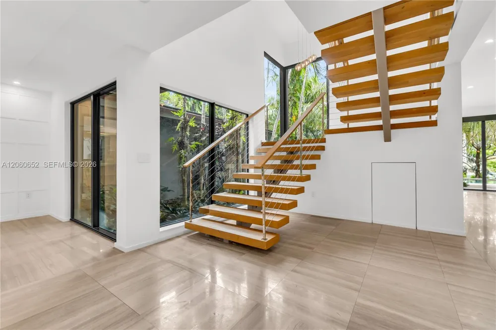 6840 Sunrise Pl Coral Gables, FL 33133