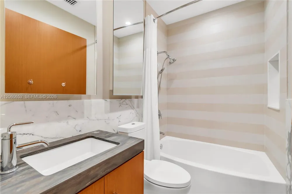 6840 Sunrise Pl Coral Gables, FL 33133