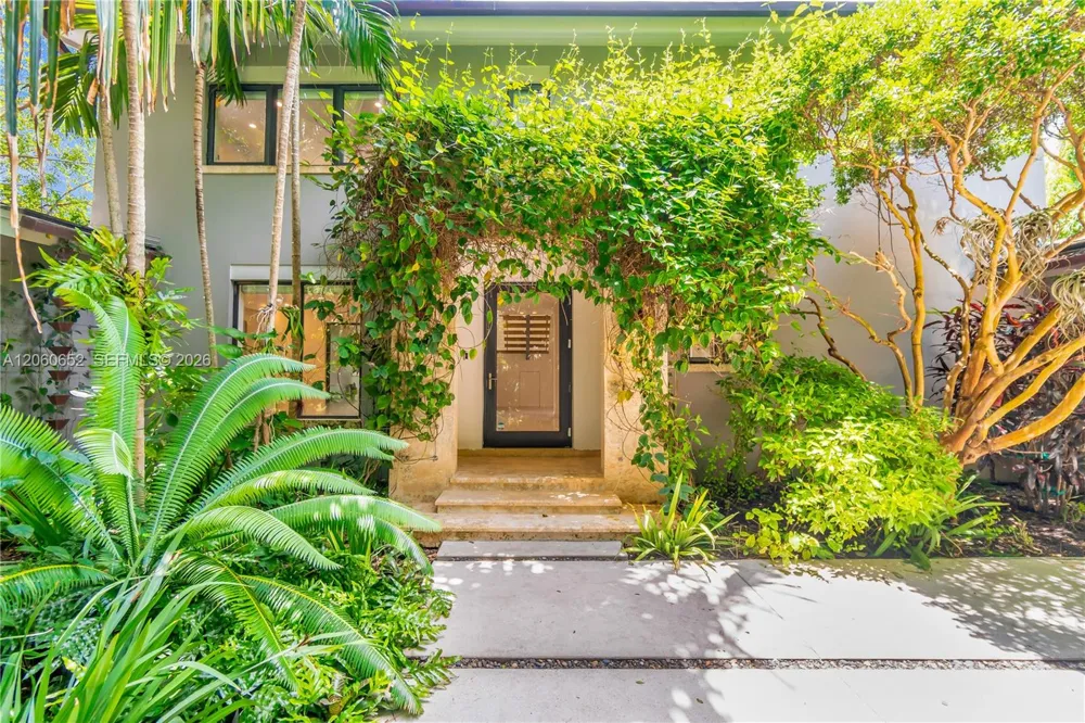 6840 Sunrise Pl Coral Gables, FL 33133
