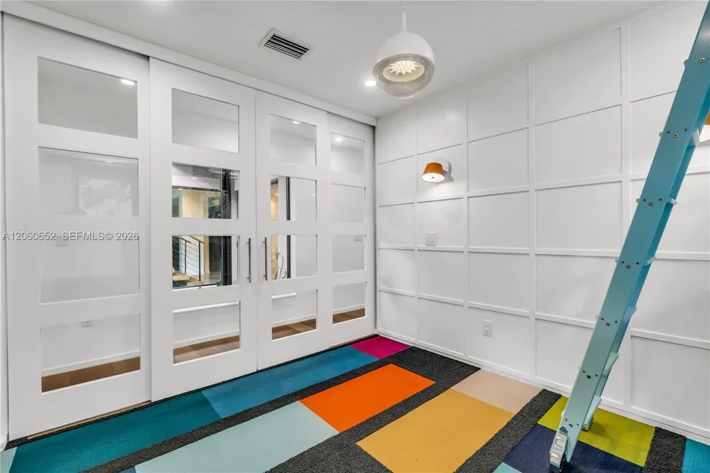 6840 Sunrise Pl Coral Gables, FL 33133