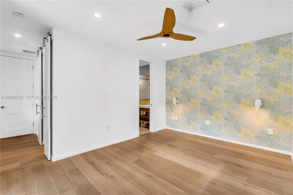 6840 Sunrise Pl Coral Gables, FL 33133