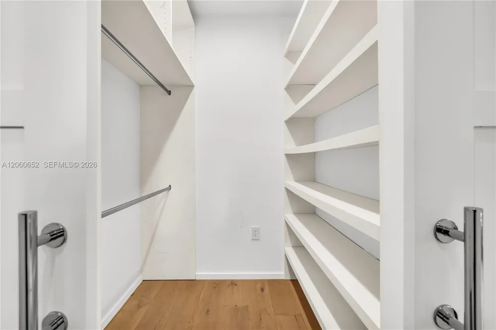 6840 Sunrise Pl Coral Gables, FL 33133