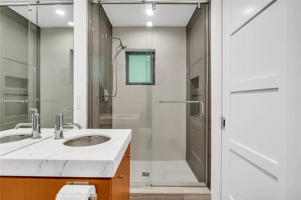 6840 Sunrise Pl Coral Gables, FL 33133