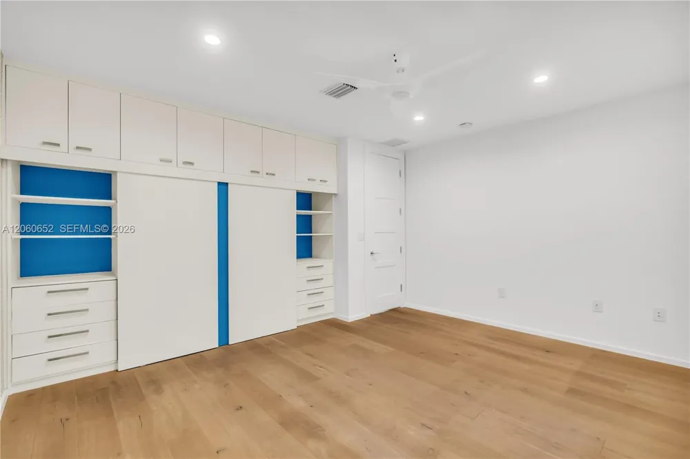 6840 Sunrise Pl Coral Gables, FL 33133